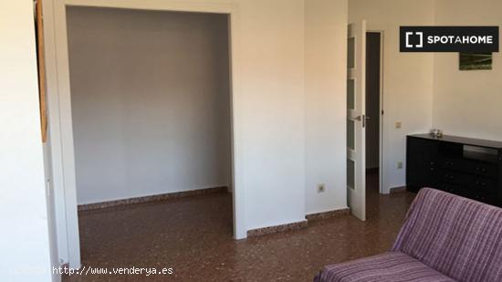 Se alquila habitación en un apartamento de 4 dormitorios en la tranquila La Saïdia - VALENCIA