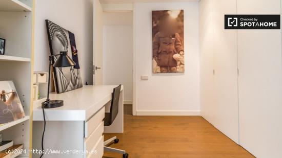 Moderna habitación en alquiler en apartamento de 3 dormitorios en L'Eixample - VALENCIA