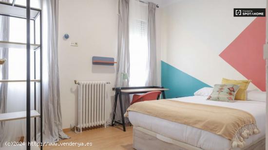  Se alquila habitación en piso Coliving de 5 habitaciones en Trafalgar - MADRID 