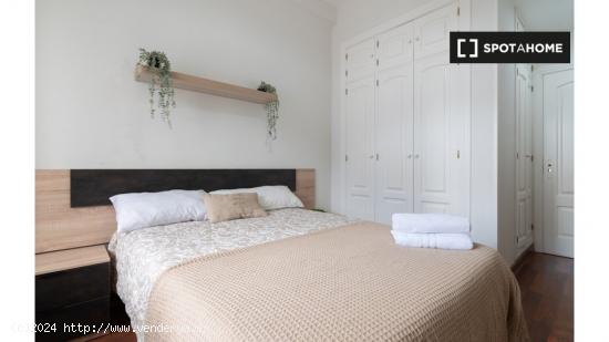 ¡Habitaciones en alquiler en un apartamento de 5 habitaciones en Madrid! - MADRID