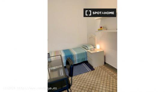 Habitación en piso compartido en barcelona. - BARCELONA