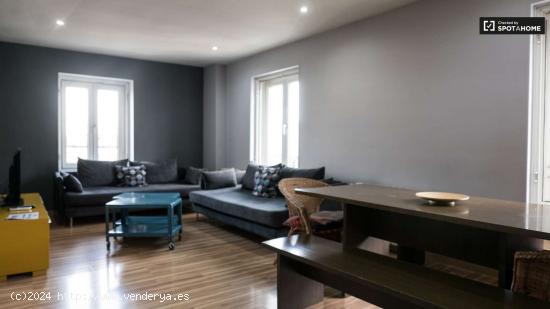 Elegante apartamento de 3 dormitorios en alquiler en Centro - MADRID