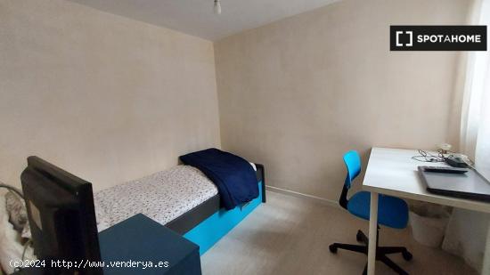 Habitación con cama individual en alquiler en apartamento de 3 dormitorios en San Blas - MADRID