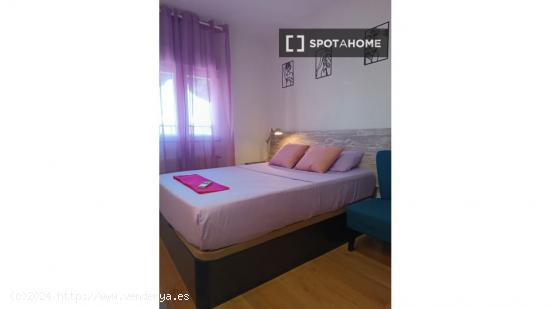 Habitaciones en apartamento de 4 dormitorios en Carabanchel, Madrid - MADRID