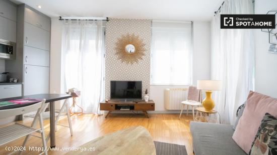 Elegante apartamento de 1 dormitorio con balcón y aire acondicionado en alquiler cerca del metro en