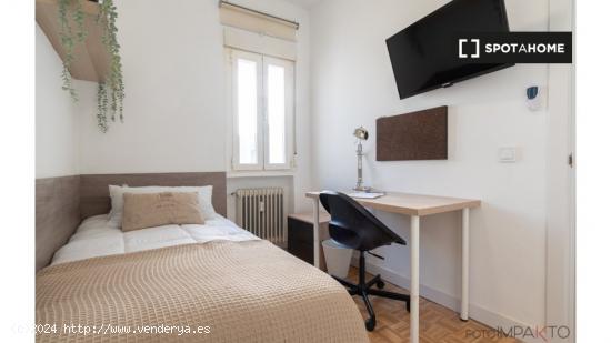 ¡Habitaciones en alquiler en un apartamento de 6 habitaciones en Madrid! - MADRID