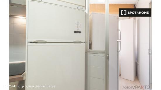 ¡Habitaciones en alquiler en un apartamento de 6 habitaciones en Madrid! - MADRID