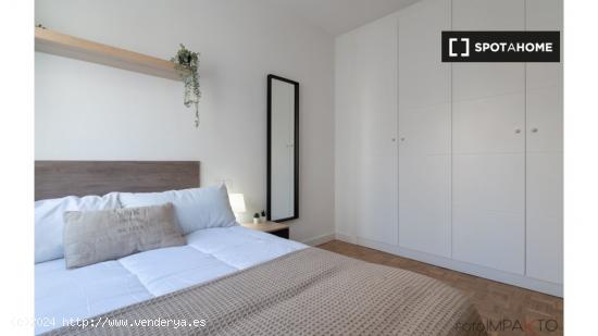 ¡Habitaciones en alquiler en un apartamento de 6 habitaciones en Madrid! - MADRID