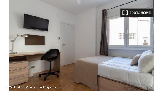 ¡Habitaciones en alquiler en un apartamento de 6 habitaciones en Madrid! - MADRID