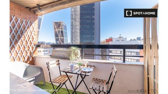 ¡Habitaciones en alquiler en un apartamento de 6 habitaciones en Madrid! - MADRID