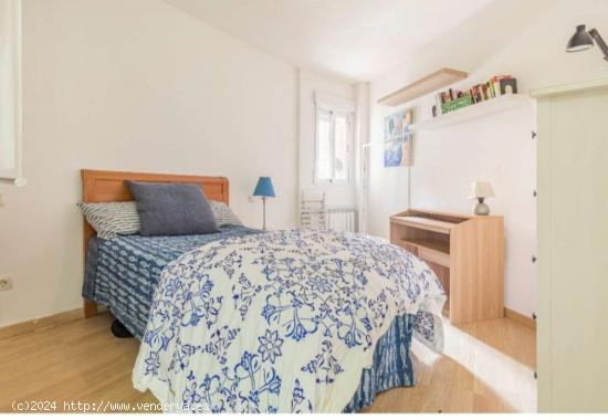  Se alquila habitación en piso de 2 habitaciones para mujeres en Las Rozas, Madrid - MADRID 