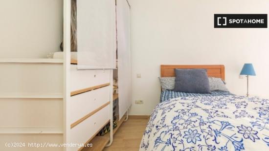 Se alquila habitación en piso de 2 habitaciones para mujeres en Las Rozas, Madrid - MADRID