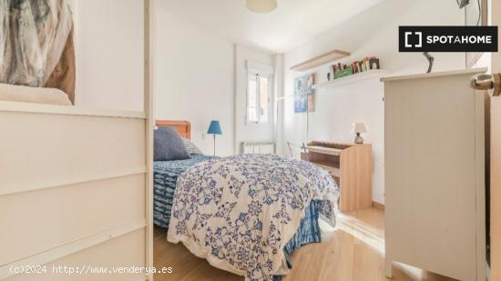 Se alquila habitación en piso de 2 habitaciones para mujeres en Las Rozas, Madrid - MADRID