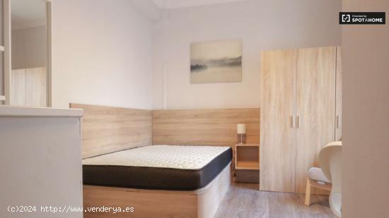  Se alquilan habitaciones para mujeres en piso de 5 habitaciones en Goya - MADRID 