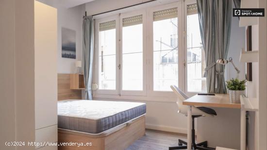  Se alquilan habitaciones para mujeres en piso de 5 habitaciones en Goya - MADRID 
