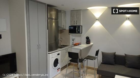 Habitación en piso compartido en comunidad de madrid. - MADRID