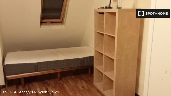 Alquiler de habitaciones en piso de 4 dormitorios en Las Rozas - MADRID