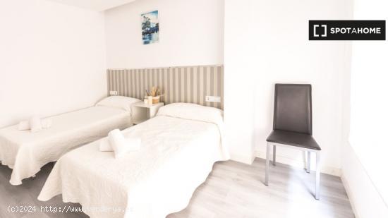 Apartamento completo de 3 dormitorios en Granada - GRANADA