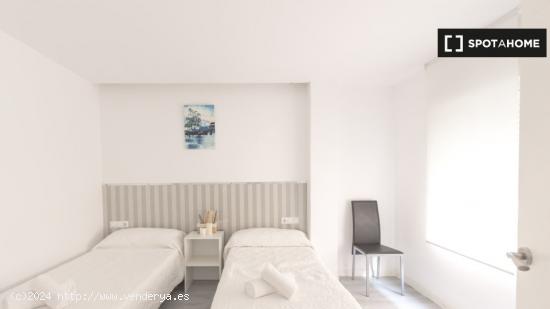 Apartamento completo de 3 dormitorios en Granada - GRANADA