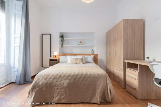  Alquiler de habitaciones en un apartamento de 5 habitaciones en Madrid - MADRID 