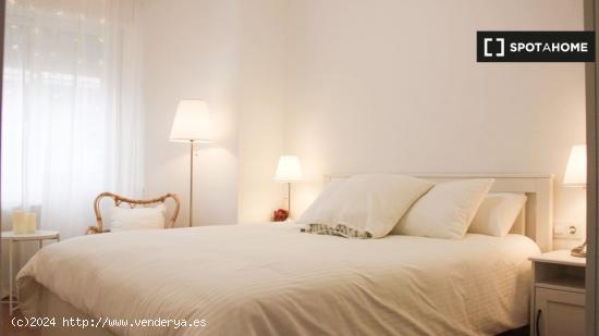 Se alquila habitación en piso de 3 habitaciones en Sant Joan Despí - BARCELONA