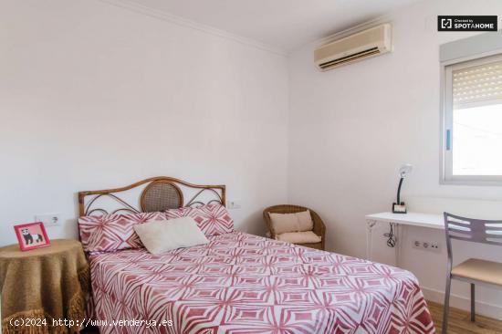  Habitación luminosa en apartamento de 5 dormitorios en Algirós - VALENCIA 