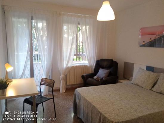 Amplia Habitación Doble en piso compartido Valencia con Baño Privado y Terraza - VALENCIA