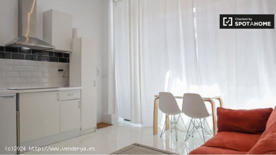 Piso de 4 dormitorios en alquiler en Delicias, Madrid - MADRID