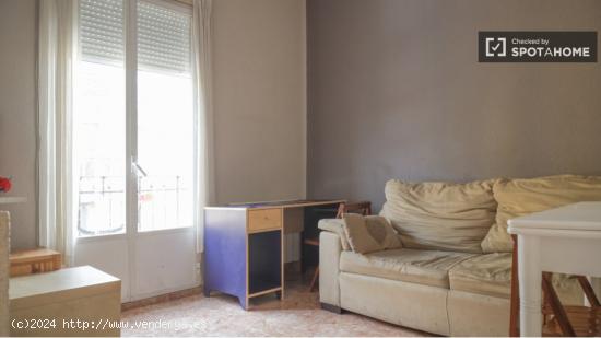 Habitaciones para alquilar en apartamento de 3 dormitorios en Tetuán - MADRID