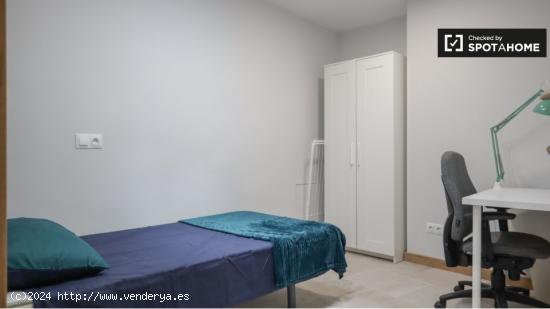 Se alquila habitación en piso de 2 dormitorios en Madrid centro. - MADRID