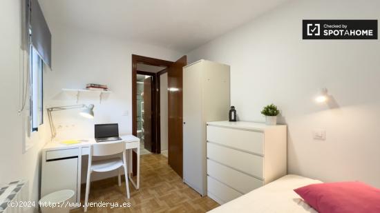 Alquiler de habitaciones en piso de 4 habitaciones en L'Hospitalet De Llobregat - BARCELONA