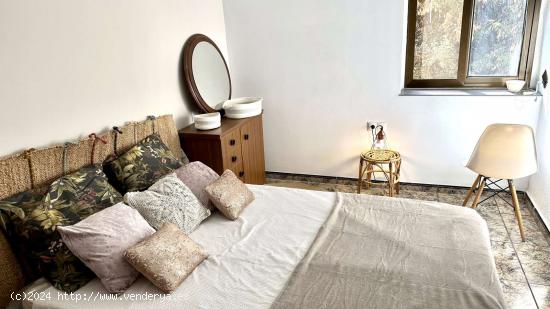  Se alquila habitación en piso de 4 habitaciones en Trinitat, Valencia - VALENCIA 