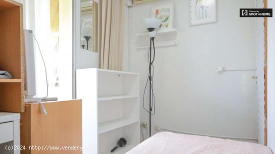 Se alquilan habitaciones en un apartamento de 4 dormitorios en Getafe - MADRID