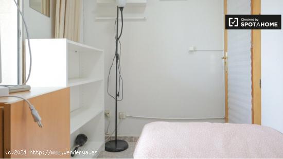 Se alquilan habitaciones en un apartamento de 4 dormitorios en Getafe - MADRID