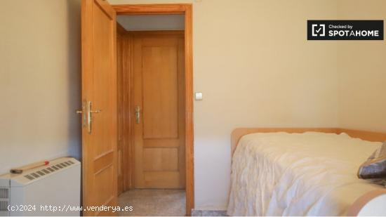 Se alquilan habitaciones en un apartamento de 4 dormitorios en Getafe - MADRID