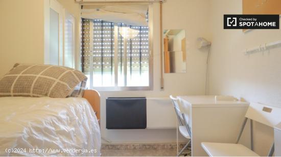 Se alquilan habitaciones en un apartamento de 4 dormitorios en Getafe - MADRID