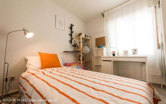  Se alquilan habitaciones en un apartamento de 4 dormitorios en Getafe - MADRID 