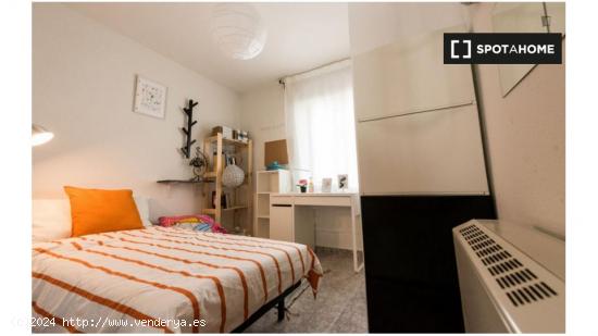 Se alquilan habitaciones en un apartamento de 4 dormitorios en Getafe - MADRID