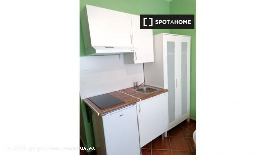 Se alquila apartamento tipo estudio en Almería. - ALMERIA