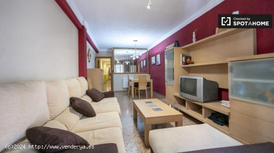 Se alquila habitación en piso de 2 dormitorios en Valencia - VALENCIA