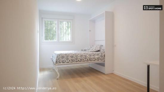 Alquiler de habitaciones en apartamento de 6 dormitorios en Lucero - MADRID