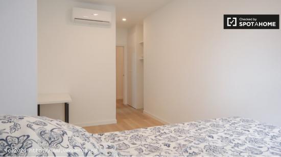 Alquiler de habitaciones en apartamento de 6 dormitorios en Lucero - MADRID