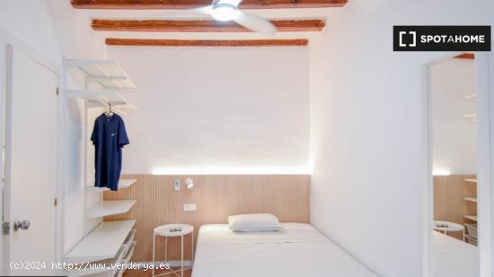 ¡Habitaciones en alquiler en un apartamento de 5 habitaciones en Barcelona! - BARCELONA