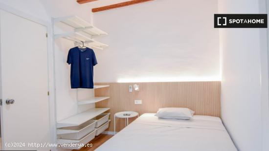 ¡Habitaciones en alquiler en un apartamento de 5 habitaciones en Barcelona! - BARCELONA