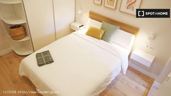 Se alquila habitación en piso compartido de 2 habitaciones en Barcelona - BARCELONA