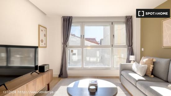 Piso de 2 dormitorios en alquiler en Santo Domingo, Madrid - MADRID