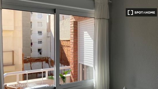 Habitación en piso compartido en Alicante (Alacant) - ALICANTE