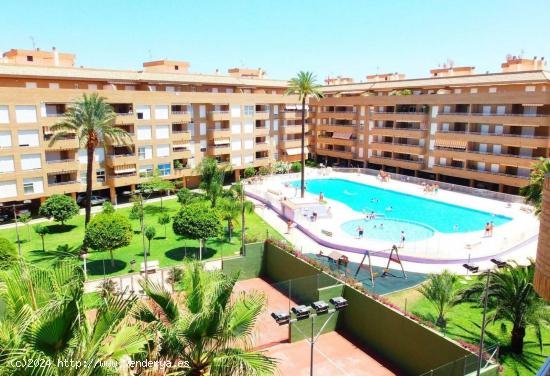 Apartamento completo de 2 dormitorios en Denia - ALICANTE