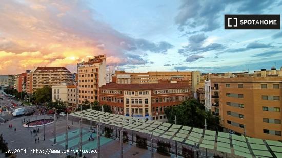 Piso entero de 4 habitaciones en barcelona. - BARCELONA