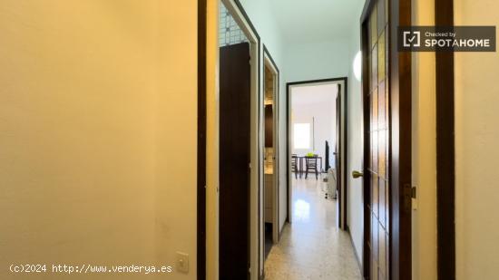 Se alquilan habitaciones en un apartamento de 3 dormitorios en Les Corts - BARCELONA